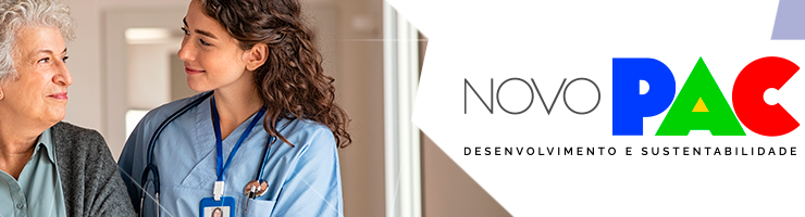 Logo Oficial do NOVO PAC no Eixo Saúde, mostra uma profissional da saúde atendendo uma pessoa idosa