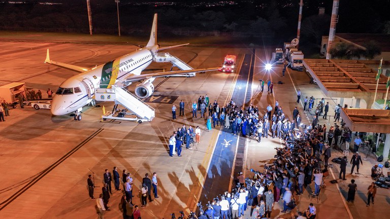 Mostra a chegada dos brasileiros palestinos da Faixa de Gaza repatriados no Brasil