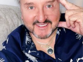 Carlos Villagran, ator que interpretou o personagem Quico no seriado Chaves