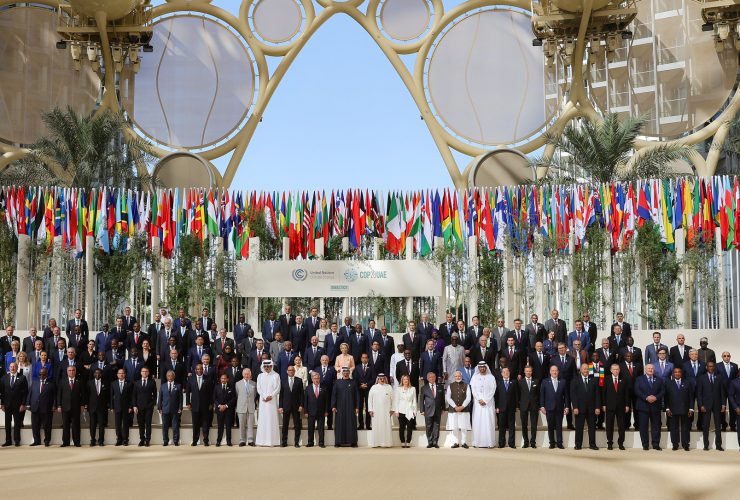 Líderes mundiais posam para fotos de grupo na Cúpula do Clima da ONU COP28. Foto: Peter Dejong/AP