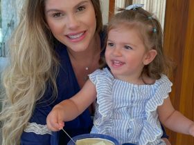 A modelo Bárbara Evans com a filha Ayla de 02 anos