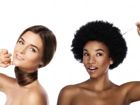 Garotas caucasianas e africanas. Comparação de diferentes tipos de cabelo e tons de pele. Por BLACKDAY