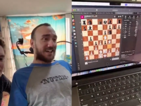 Paciente Noland Arbaugh usando implante neural da Neuralink para jogar xadrez