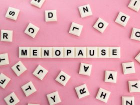 letras do alfabeto com a palavra Menopausa. Por fauziEv8