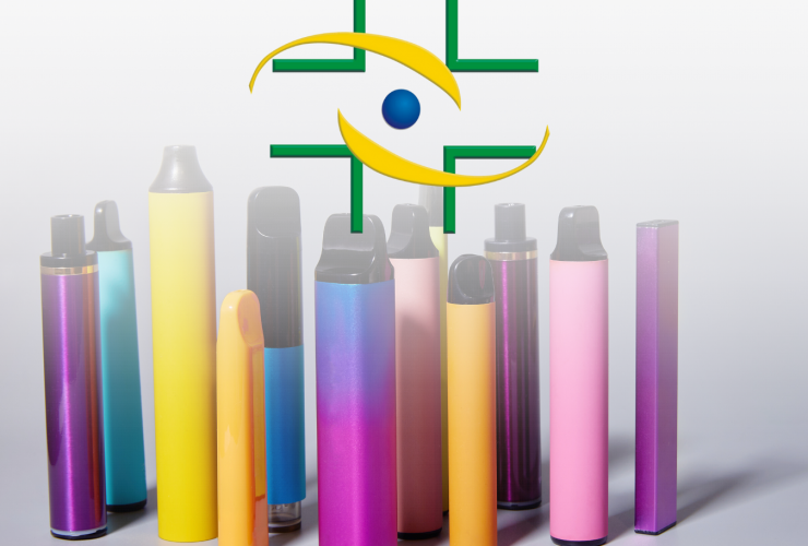 Modelos de cigarro eletrônico e a logo da Anvisa