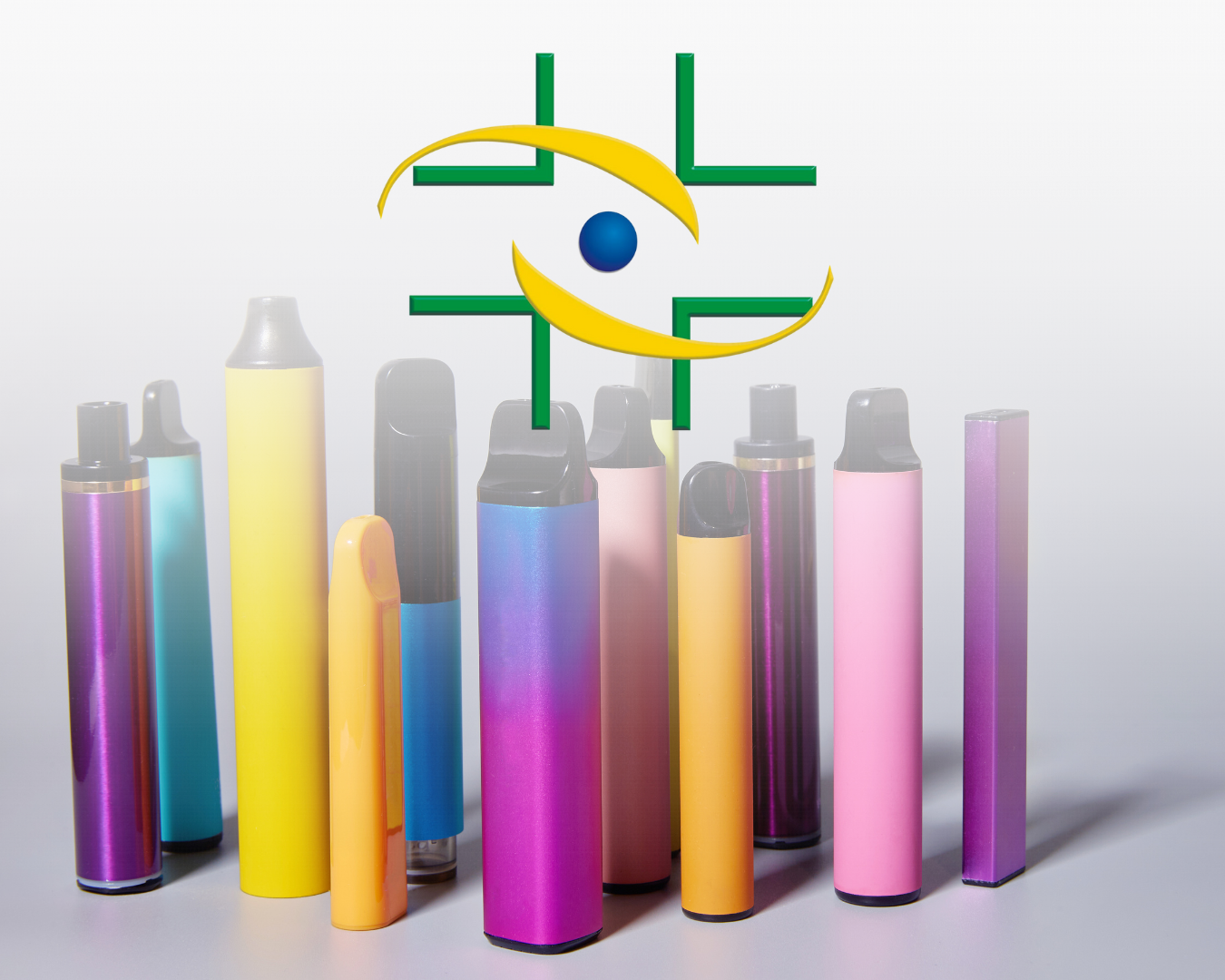 Modelos de cigarro eletrônico e a logo da Anvisa