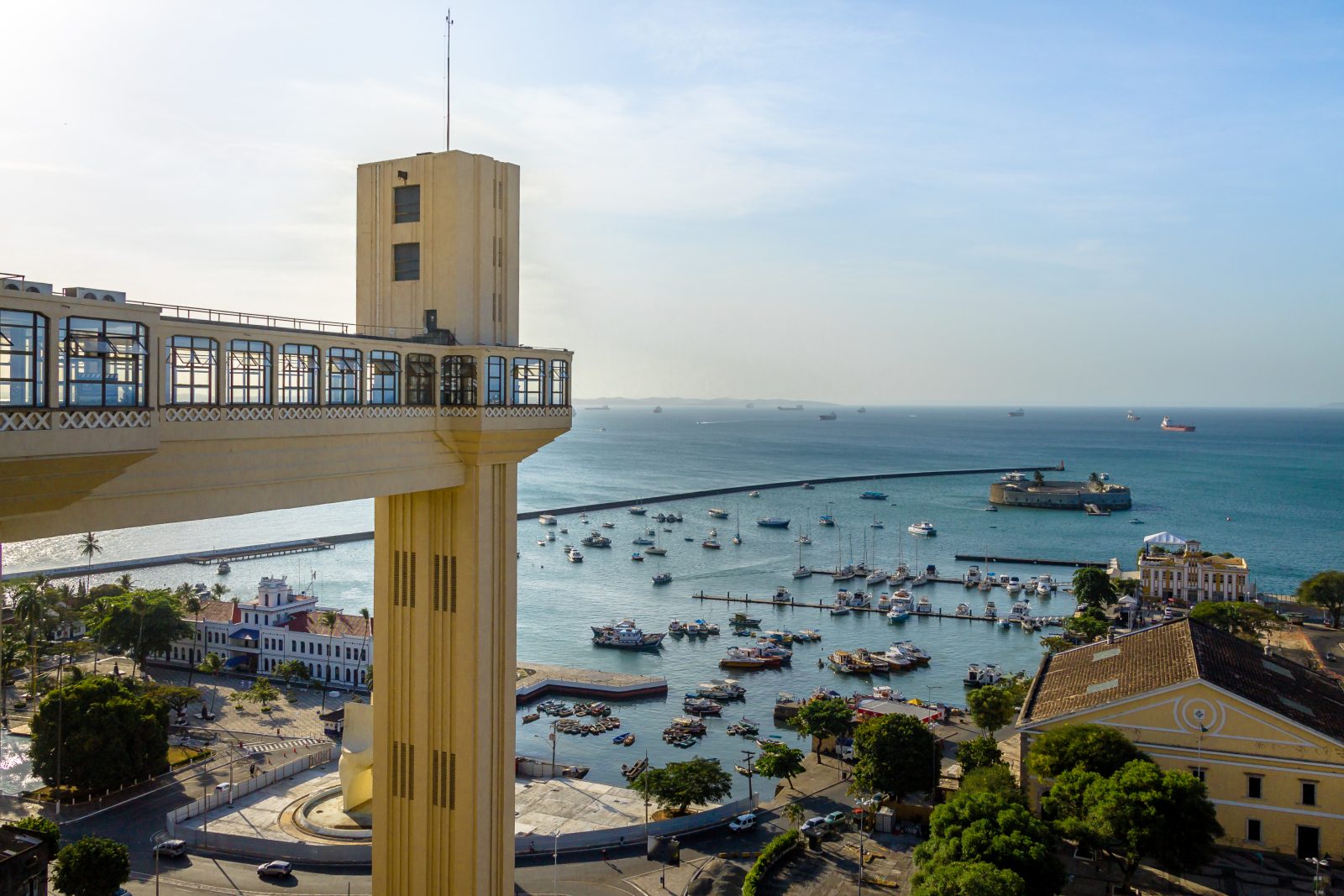Elevador Lacerda (Elevador Lacerda) ao pôr do sol - Salvador, Bahia, Brasil Por diegograndi