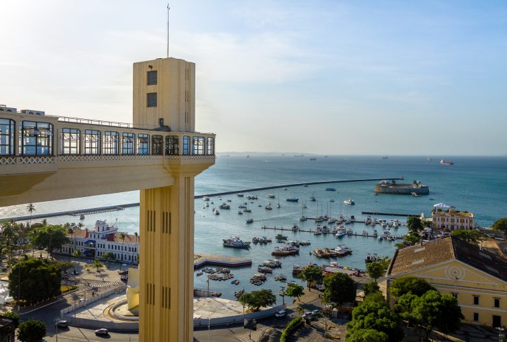 Elevador Lacerda (Elevador Lacerda) ao pôr do sol - Salvador, Bahia, Brasil Por diegograndi