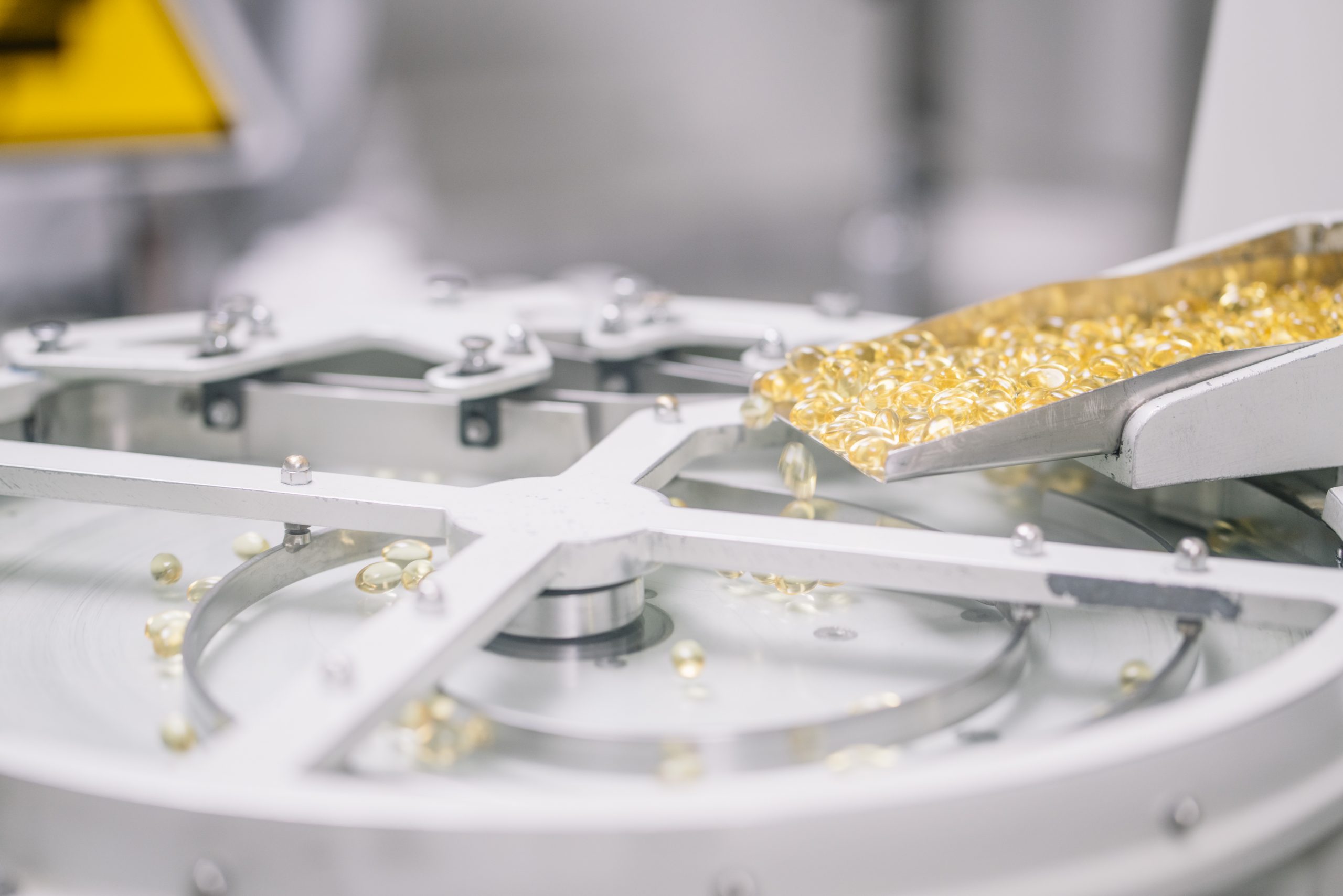 Imagem da fabricação de comprimidos e encapsulamento. Por carrascosaoscar