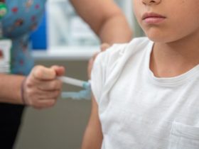 Criança sendo vacinada contra sarampo Foto: Julia Prado/MS