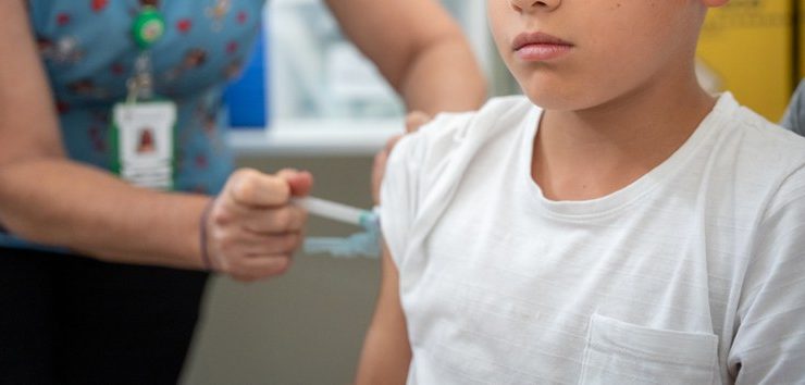 Criança sendo vacinada contra sarampo Foto: Julia Prado/MS