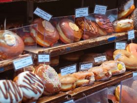 A gordura trans produzida industrialmente é comumente encontrada em alimentos embalados, produtos assados, óleos de cozinha e pastas | Foto de Viktor Forgacs para Unsplash