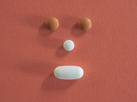 Rosto feito com pílulas diferentes Por Simmi83