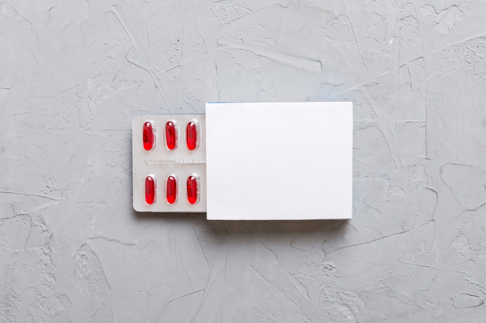 Mockup de caixa de embalagem de produto branca em branco. Abra a caixa de medicamentos em branco com vitamina A Por snegok1967