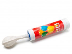 Not inflated balloon isolated Por FabrikaPhoto