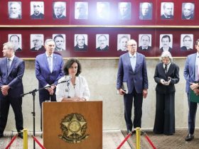 Ministra da Saúde e Ministros do STF durante homologação Foto: Walterson Rosa/MS