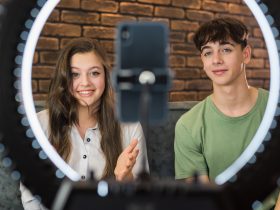 Jovens influenciadores blogueiros se matando Por frimufilms