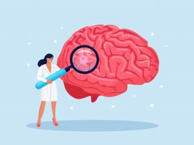 Cientista de laboratório estuda o cérebro humano Por Buravleva_stock