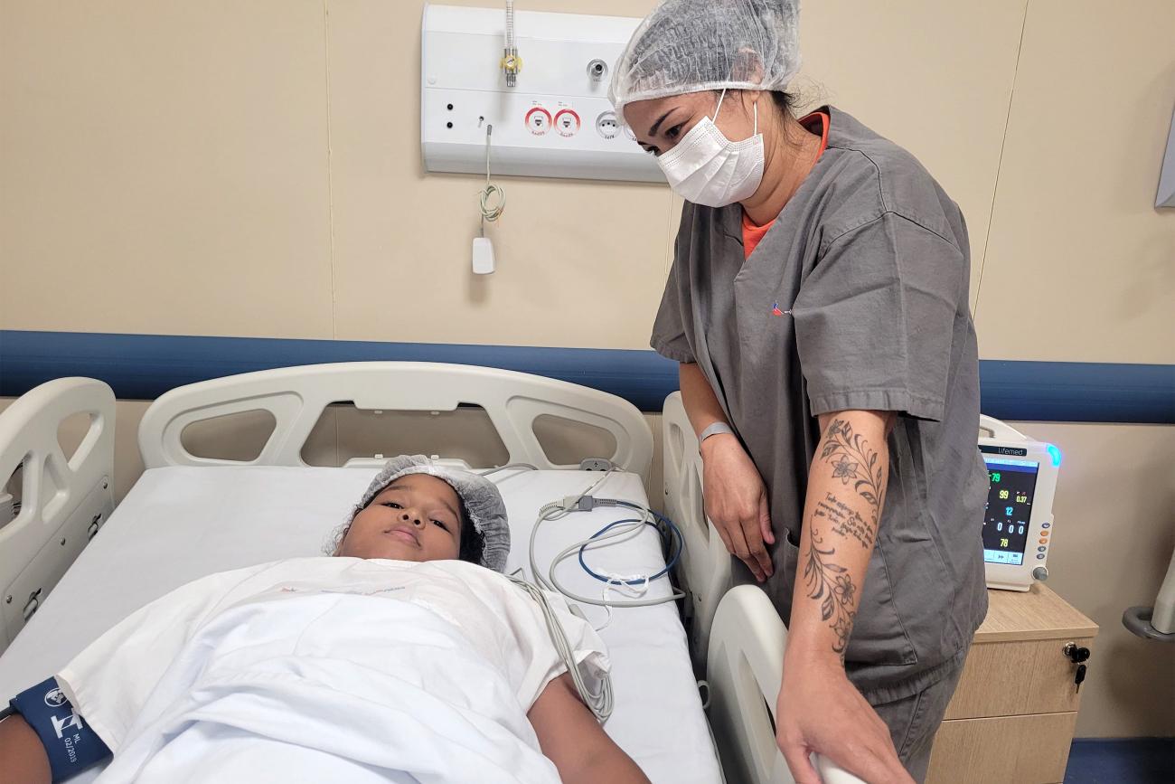 A menina Lauanny se recuperando após a cirurgia videolaparoscopia Fotos: Joelza Silva para divulgação Agência Pará