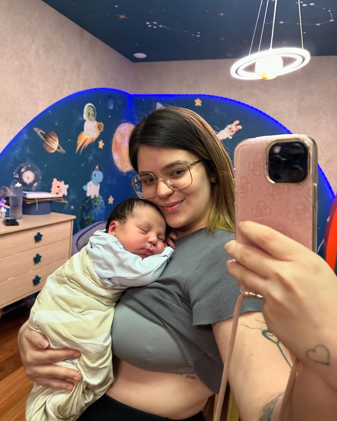 A influencer Vii Tube com o seu filho Ravi Foto: reprodução do instagram