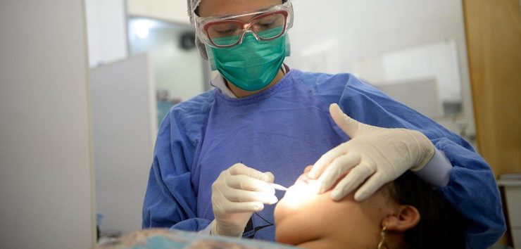 Mulher fazendo tratamento dentário Foto de Matheus Oliveira para SES-DF