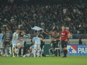 Imagem de jogadores do clube do Remo e Paysandu durante a colisão dos jogadores.